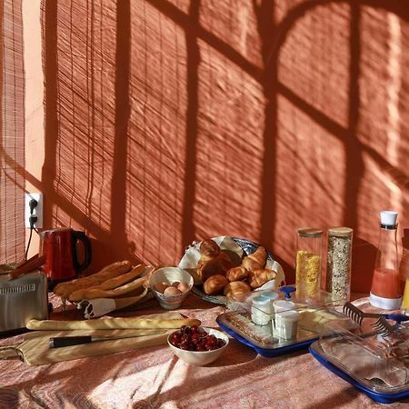Le 37 Malaucene Panzió Kültér fotó