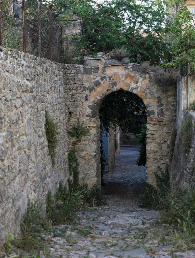 Le 37 Malaucene Panzió Kültér fotó